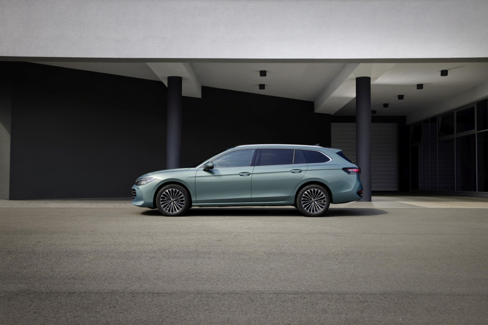 Volkswagen Passat Variant Elegance mariposit green 2024